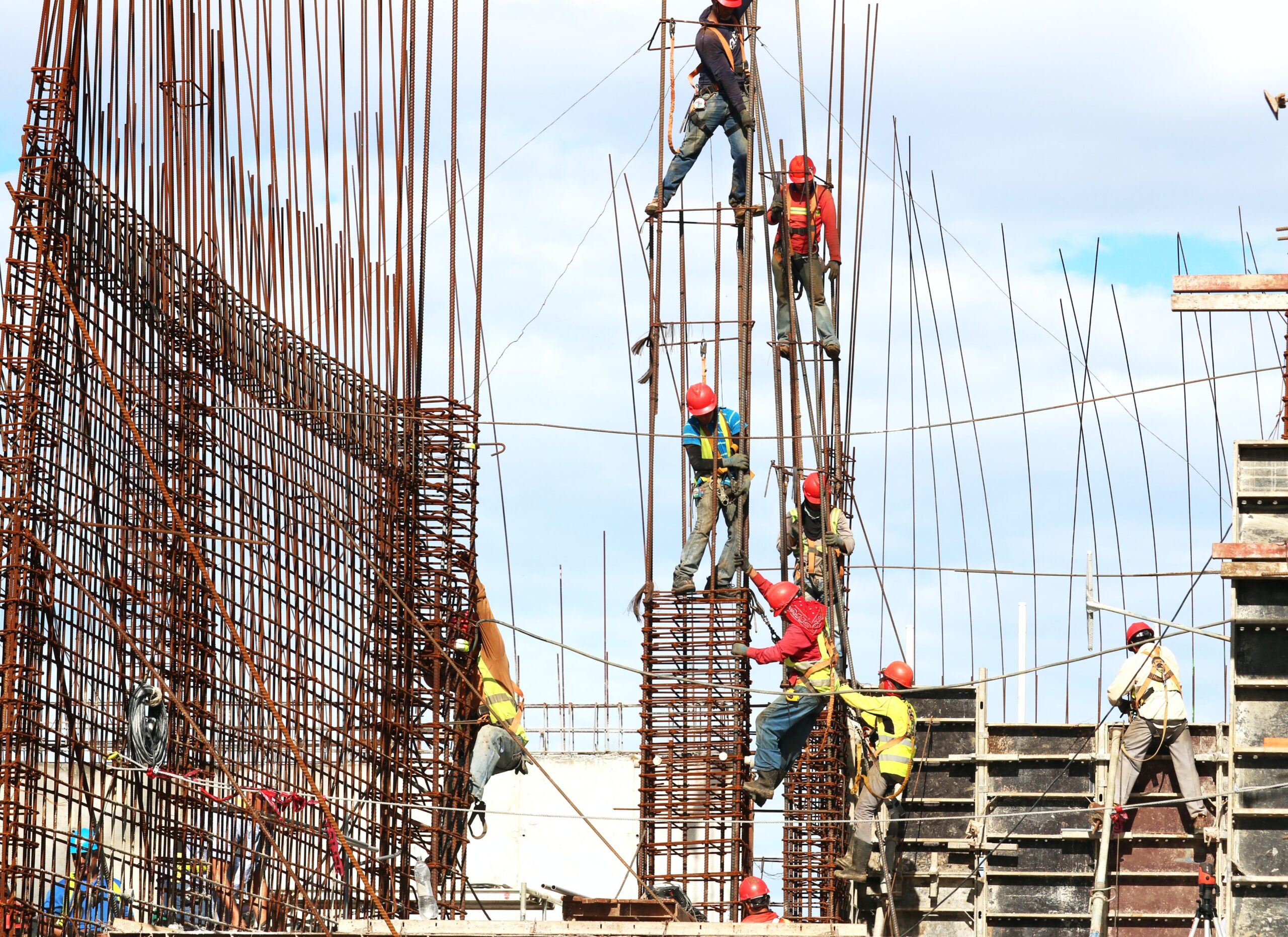 Obra en construcción debe indemnizar a vecino